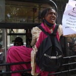 Miembros de la Asociación de Estudiantes de Toda la India gritan consignas contra el Gobierno del estado de Uttar Pradesh durante una protesta contra los crímenes de honor