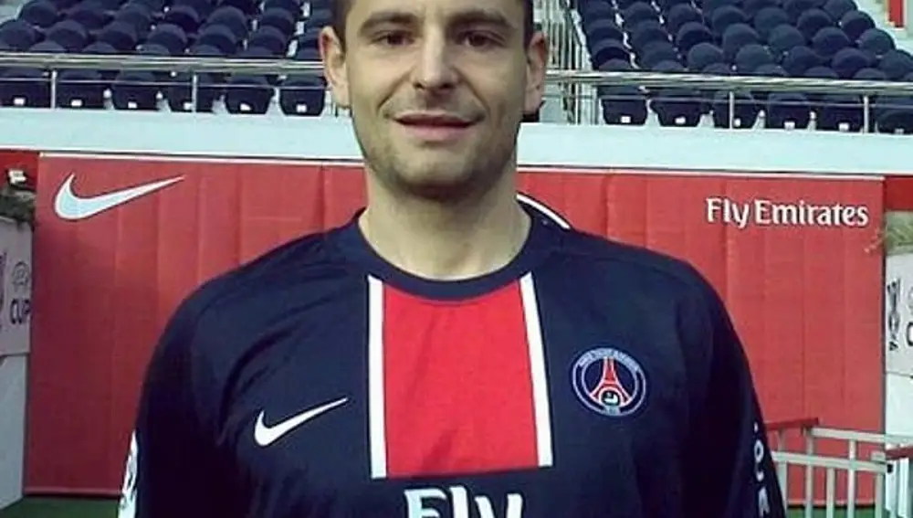 Gregoire Akcelrod, con la camiseta del PSG.
