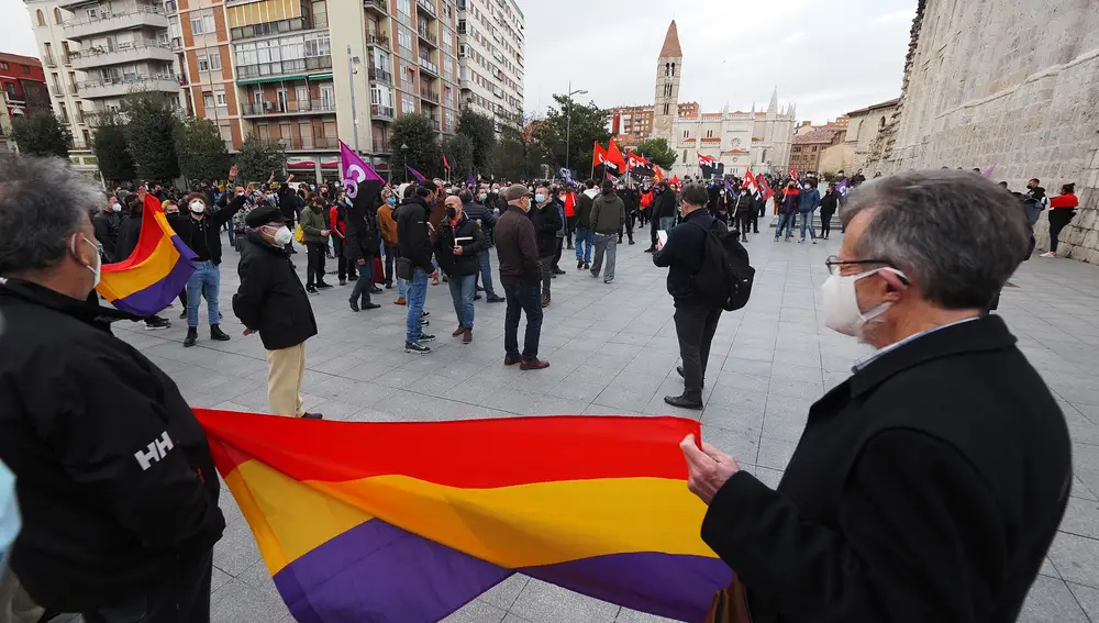 Concentración en la Plaza de Portugalete de Valladolid para exigir la liberación de Pablo Hasél.CLAUDIO ALBA.19/02/2021