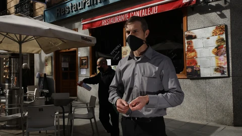 El sector de la hostelería está sufriendo las consecuencias de la covid. Primero fue el confinamiento y después el toque de queda