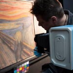 Un nuevo estudio del Museo Nacional de Arte de Noruega atribuye la inscripción de "El grito" a su creador, Edvard Munch, y no a un acto vandálico