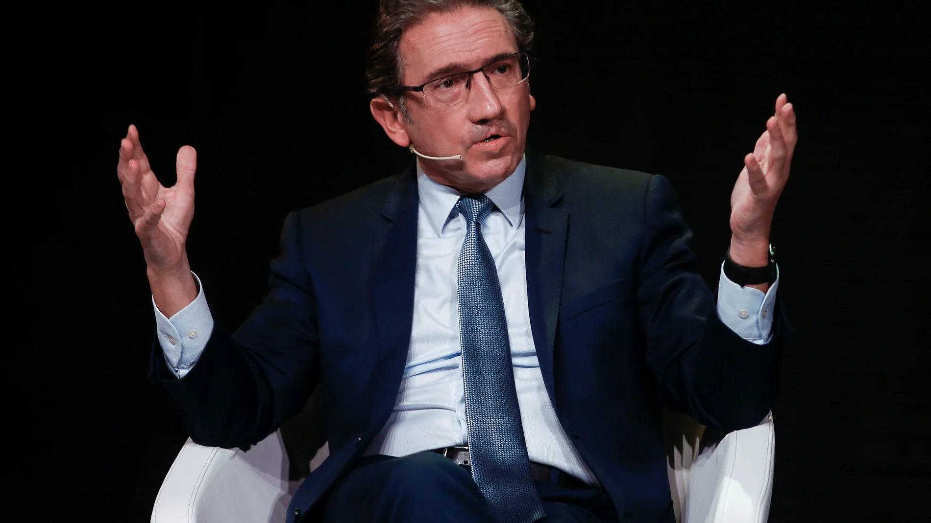 El que será nuevo conseller de Economía catalán, Jaume Giró, durante su participación en un debate organizado por el periódico "El Mundo Deportivo"