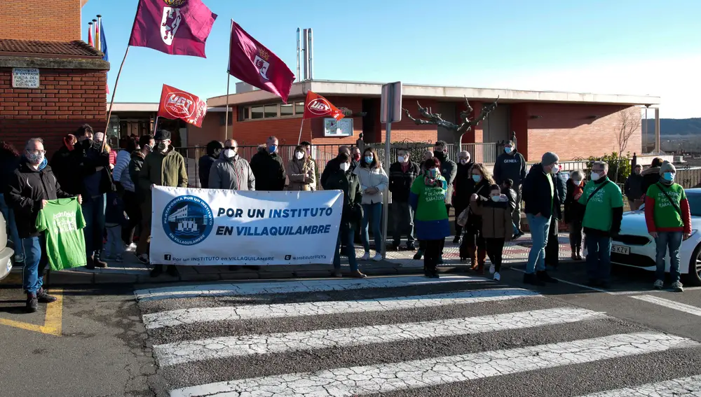 Concentración para reclamar la construcción de un instituto de Enseñanza Secundaria en el municipio de Villaquilambre (León)