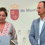 La consejera portavoz, Ana Martínez Vidal, y Javier Celdrán, consejero de Hacienda