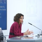 La ministra de Hacienda y Portavoz del Gobierno, María Jesús Montero, interviene durante la rueda de prensa posterior al Consejo de Ministros