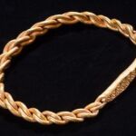 Pulsera dorada hallada en la Isla de Man