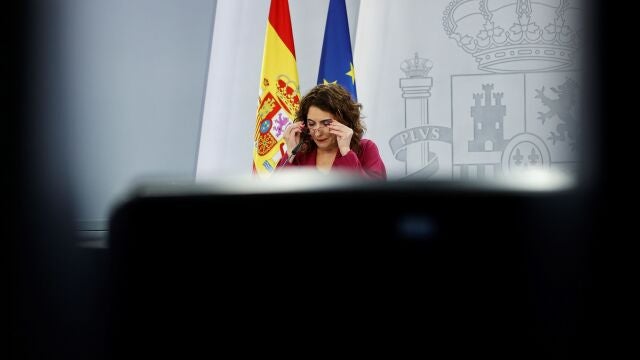 La portavoz del Gobierno y ministra de Hacienda, María Jesús Montero, durante la rueda de prensa posterior al Consejo de Ministros