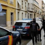 Les amenazaron con un arma de fuego y les causaron lesiones con una Katana con el fin de sustraerles la droga, el dinero y sus pertenencias