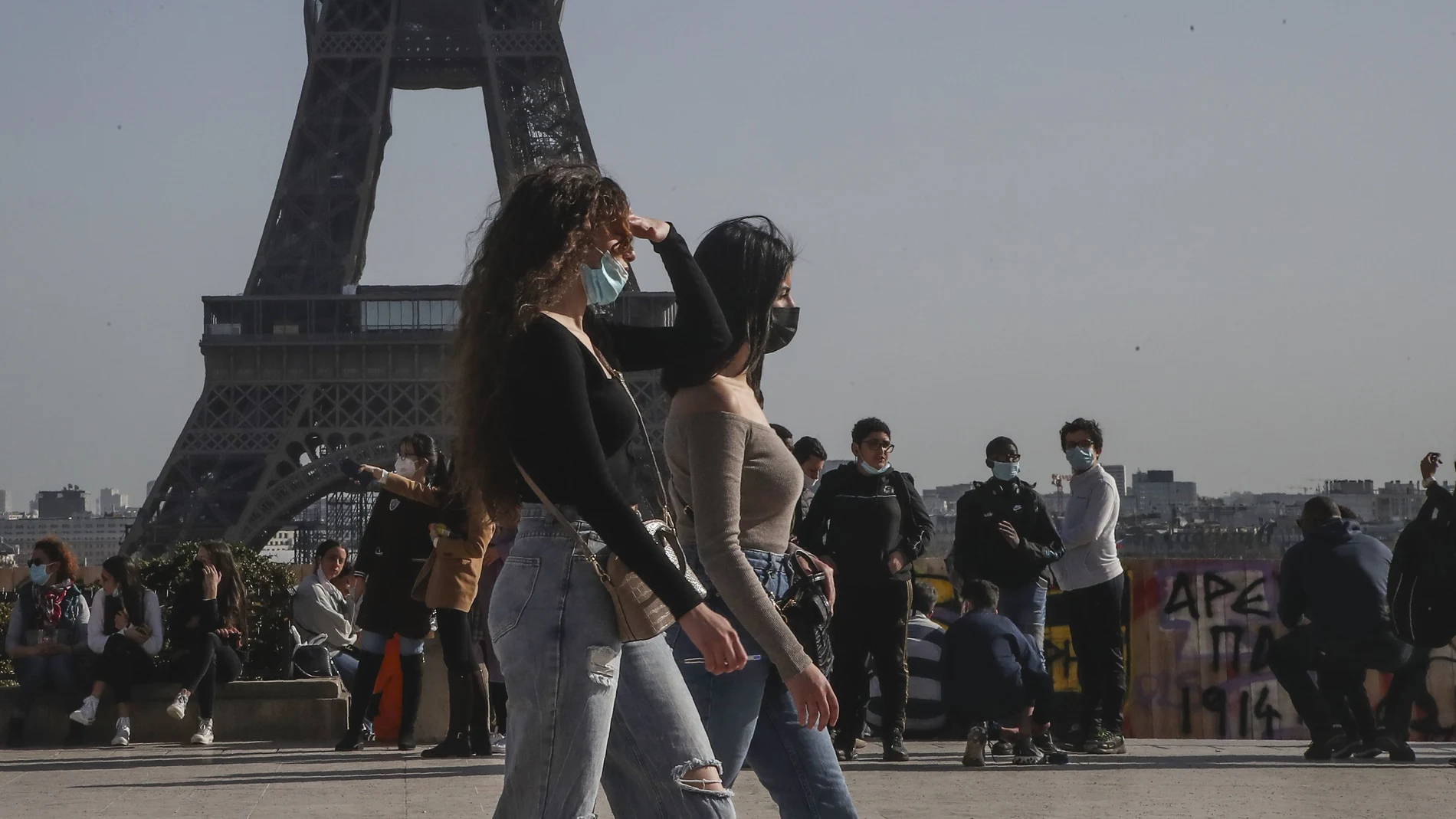 La plaza de Trocadero con la torre Eiffel al fondo