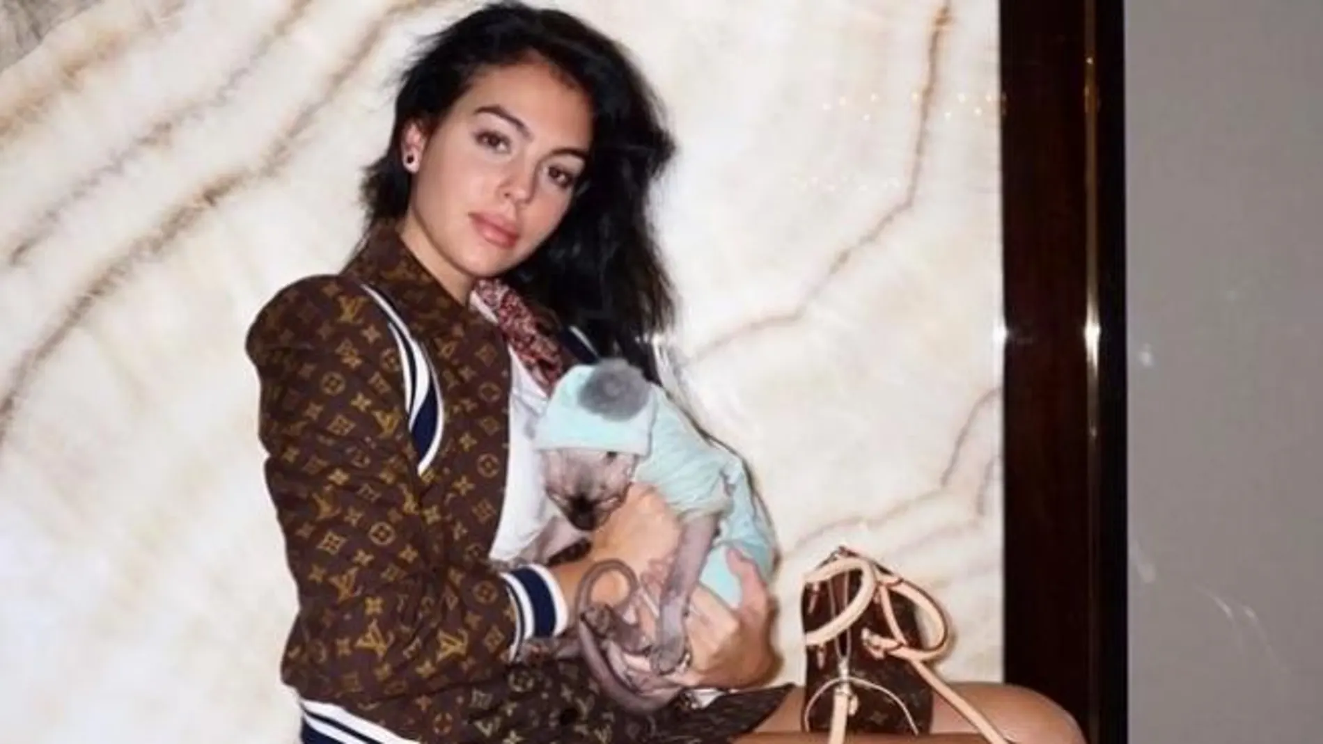 Georgina, en una foto con el gato Pepe