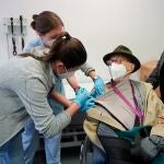 Comienza la vacunación anticovid de mayores de cien años en el País VascoIREKIA24/02/2021