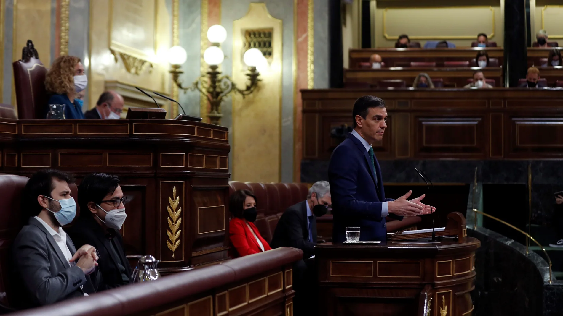 El presidente del Gobierno, Pedro Sánchez, interviene hoy durante la sesión de control en el Congreso de los Diputados