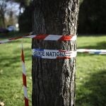 La Policía francesa mantiene acordonada en Saint-Chéron la zona donde murió una adolescente de 14 años por una cuchillada en el abdomen
