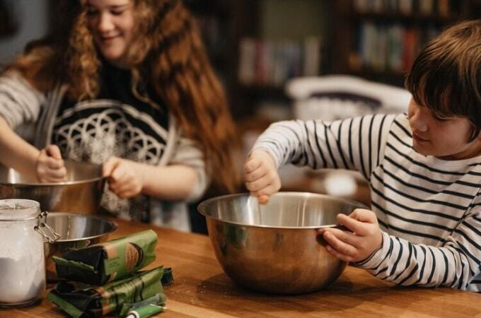Enseñar hábitos saludables en la cocina es fundamental para que tus hijos no sean obesos el día de mañana