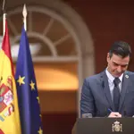 El presidente del gobierno, Pedro Sánchez, ofrece una rueda de prensa en Moncloa tras participar en la reunión del Consejo Europeo Extraordinario sobre el Coronavirus