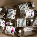 Viales vacíos de la vacuna de AstraZeneca tras ser empleados en la campaña puesta en marcha en el Wanda Metropolitano de Madrid