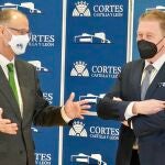 El presidente de las Cortes de Castilla y León, Luis Fuentes, y el presidente de Plena Inclusión Castilla y León, Juan Pablo Torres, presentan el acuerdo