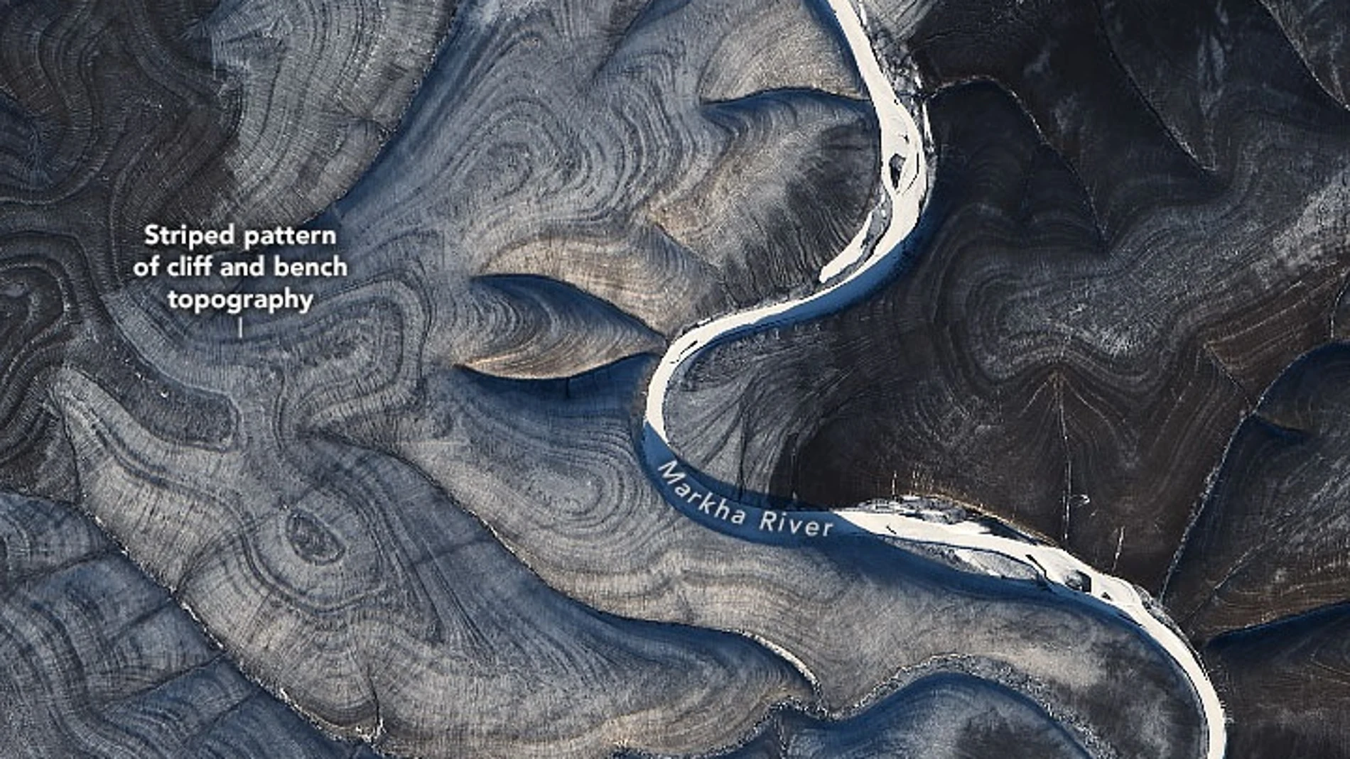 Vista del misterioso patrón de rayas en colinas en el norte de Siberia