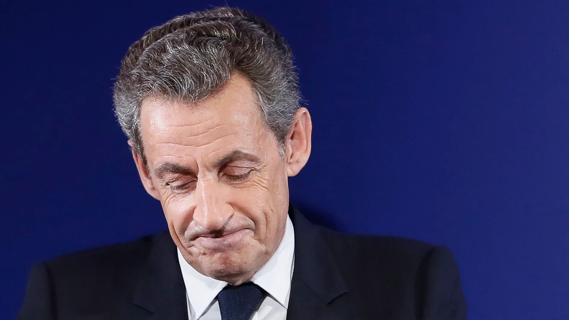 El ex presidente francés acude a la televisión pública para defender su inocencia