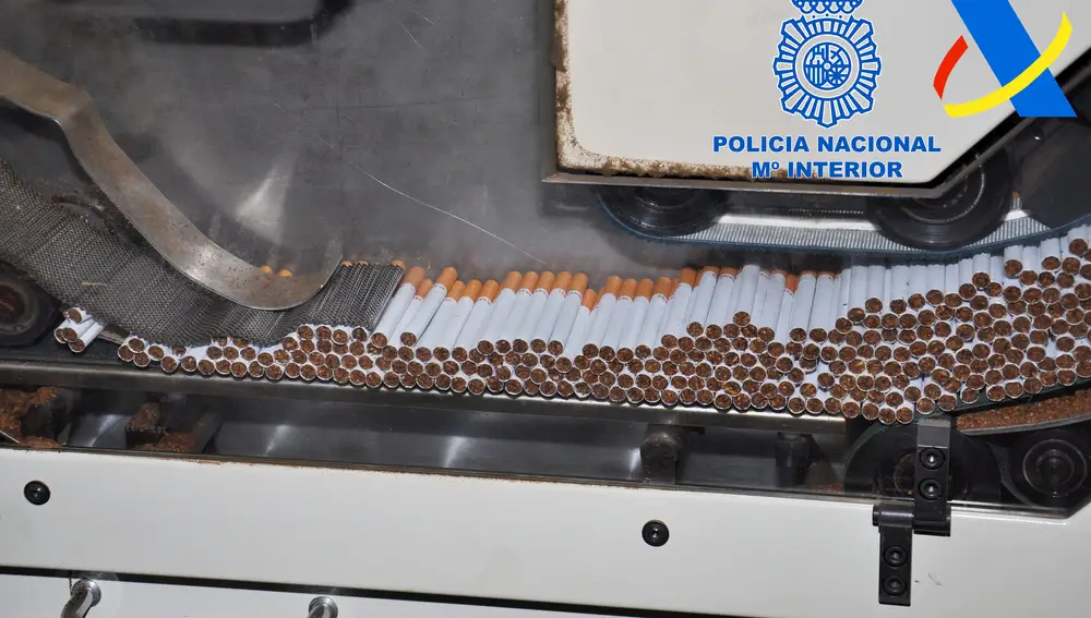 Dos fábricas ilegales de cajetillas de tabaco desmanteladas en Valladolid por las que la Policía Nacional ha detenido a nueve personas