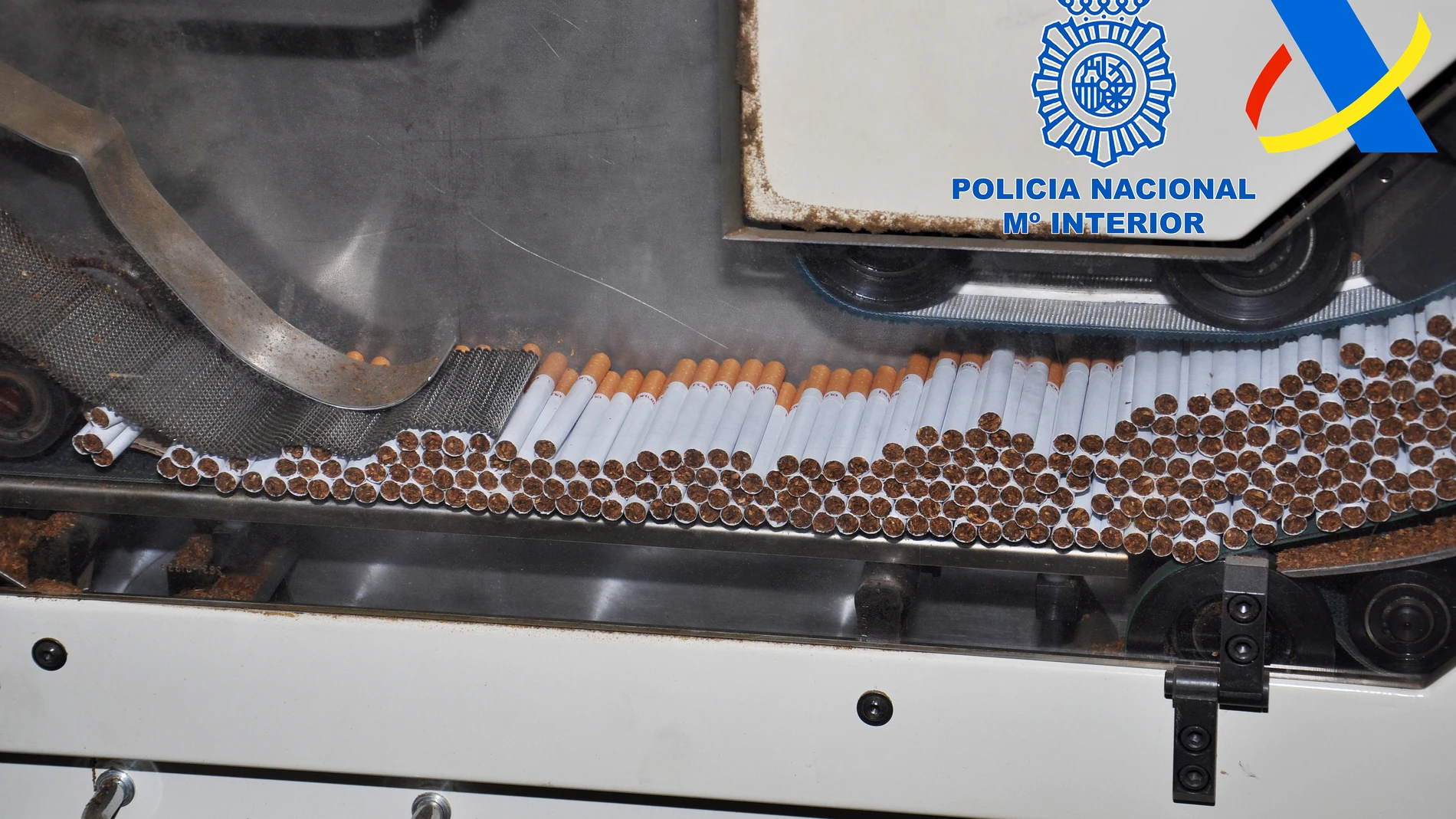 Dos fábricas ilegales de cajetillas de tabaco desmanteladas en Valladolid por las que la Policía Nacional ha detenido a nueve personas