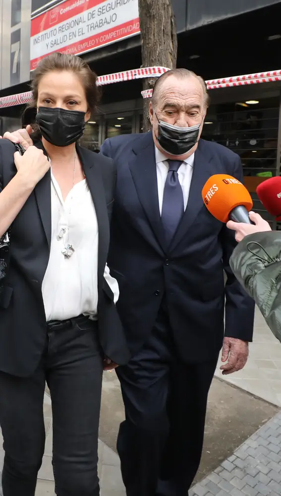 Fernando Fernández Tapias y su esposa Nuria González llegando a los juzgados en Madrid.