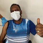 Pelé siendo vacunado contra el coronavirus
