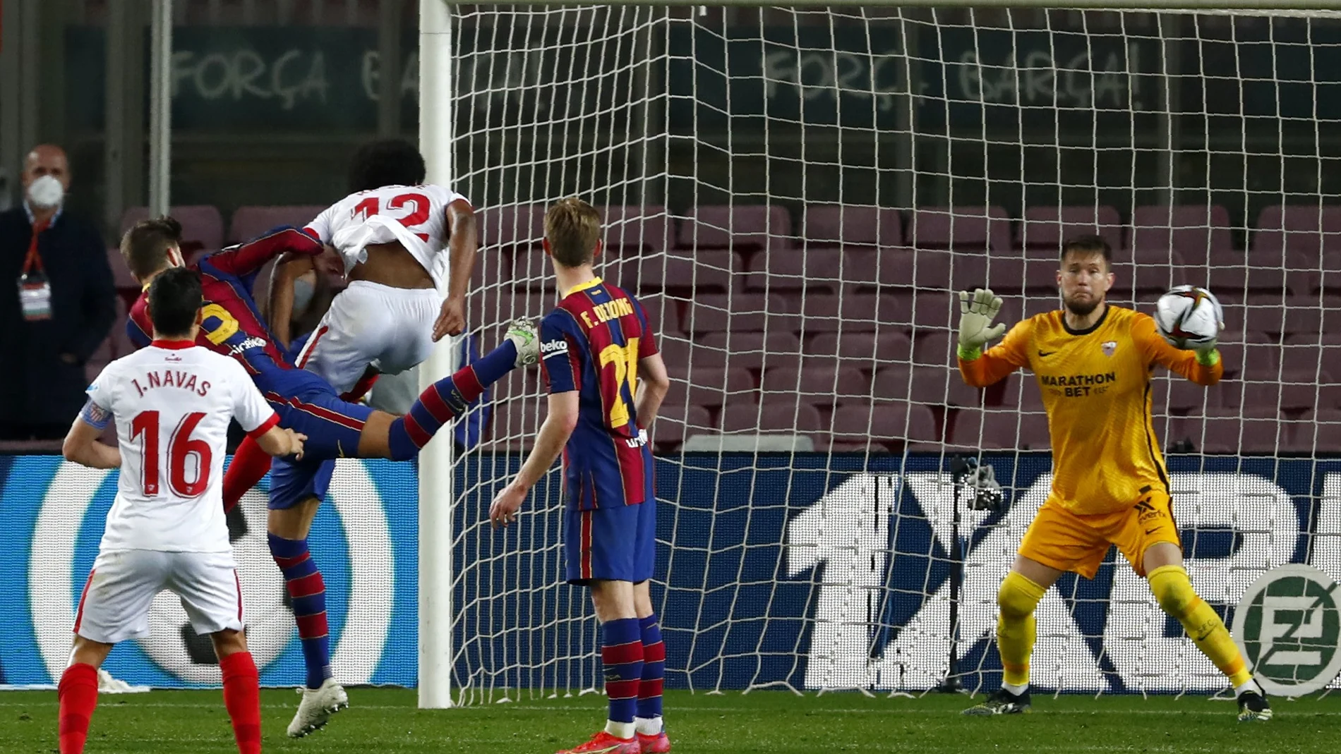 El remate de Piqué de cabeza que mandó la semifinal de Copa entre el Barcelona y el Sevilla a la prórroga