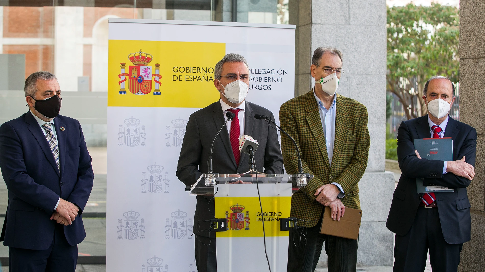 El delegado del Gobierno en Castilla y León, Javier Izquierdo, asiste a la presentación de la Manifestación de Interés del proyecto europeo 'Transformación de la cadena de valor de la nueva movilidad sostenible' organizada por la Confederación de Asociaciones Empresariales de Burgos.