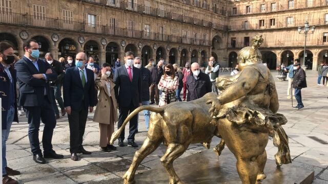 El alcalde Carlos García Carbayo y el presidente de la Diputación, Javier Iglesias, entre otros, inauguran la exposición