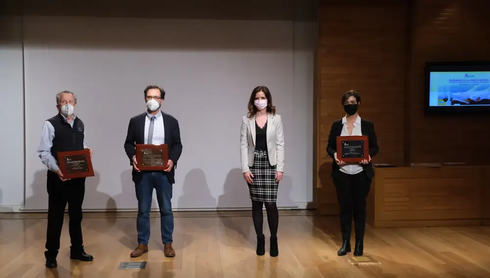 La consejera de Empleo e Industria, Ana Carlota Amigo, junto con los representantes de las empresas galardonadas