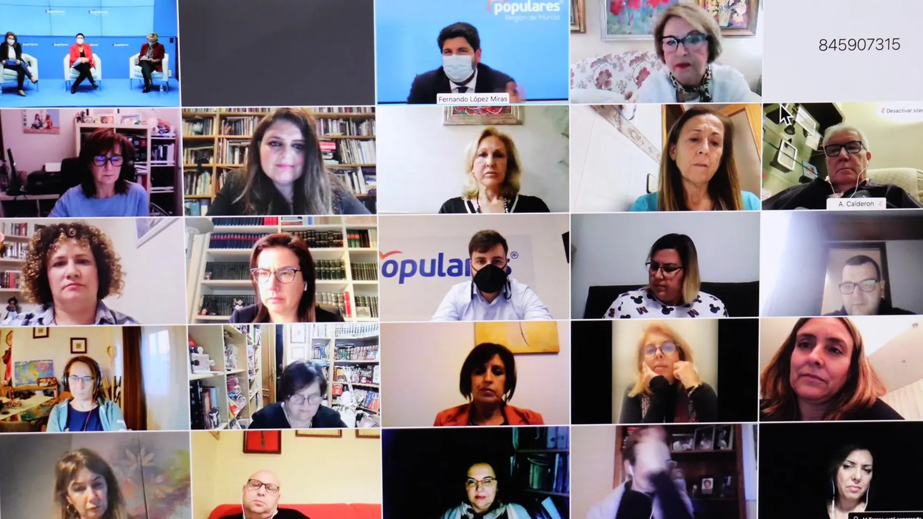 López Miras reivindica un 8M “sin estereotipos, cuotas ni enfrentamientos para seguir avanzando en la igualdad efectiva”