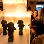 Estatuillas de los Goya ganados por Antonio Banderas expuestas en el restaurante Tercer Acto del Teatro del Soho, propiedad del actor en Málaga, donde se celebrará la gala de entrega de los Premios Goya del cine español