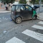 Imágenes del vehiculo accidentado tras sufrir su conductor un infarto