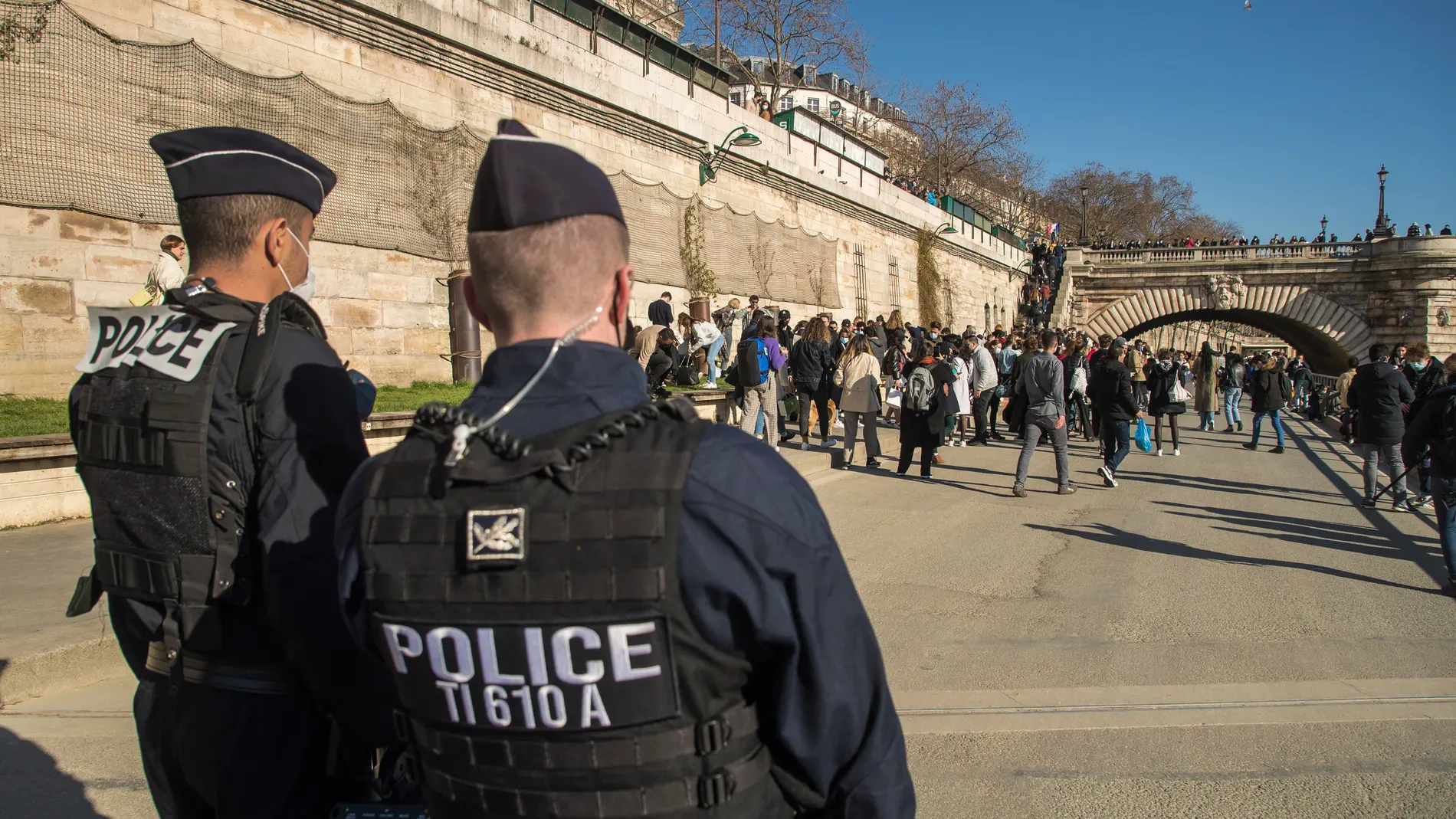 Policía francesa junto al Sena, este fin de semana en París