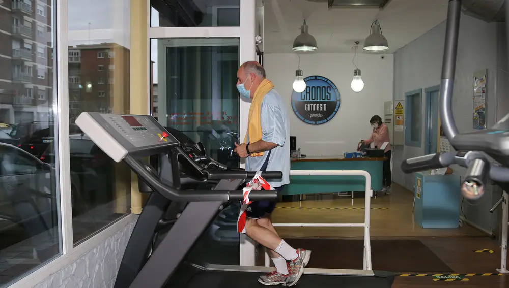 Gimnasio Cronos de PalenciaUn usuario del gimnasio en una cinta de correr