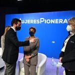 El presidente del PP, Pablo Casado, a su llegada a la clausura de “Las mujeres en primera línea. La crisis de la Covid-19 en el entorno europeo” hoy en la Casa América de Madrid
