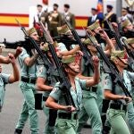 Varias legionarias durante un desfile del Día de la Fiesta Nacional