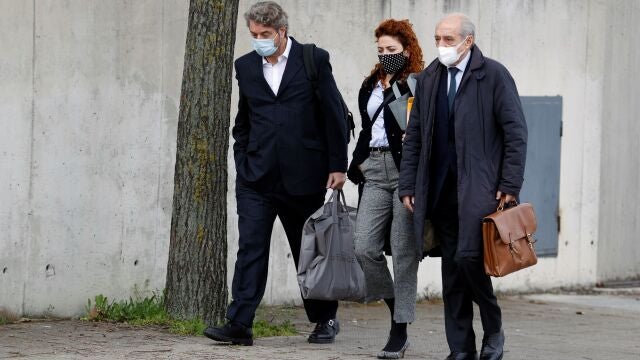 El ex gerente del PP Cristóbal Páez (i), a su llegada a la Audiencia Nacional en San Fernando de Henares (Madrid)