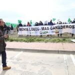 Asaja, UPA y COAG se concentran en Aguilar de Campoo (Palencia) para sAsaja, UPA Y COAG se concentran en Aguilar de Campoo (Palencia) para protestar por la decisión del Ministerio para la Transición Ecológica y el Reto Demográfico (Miteco), con el fin de que no se modifique el estatus del lobo en la provincia