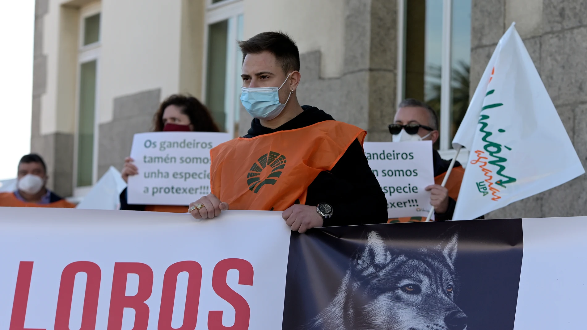 Manifestación contra la prohibición de cazar lobos en España
