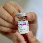 Vial de la vacuna de AstraZeneca contra la covid-19