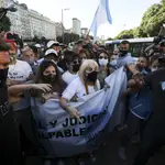 Dalma y Gianinna Maradona, junto a Claudia Villafañe, encabezaron la marcha