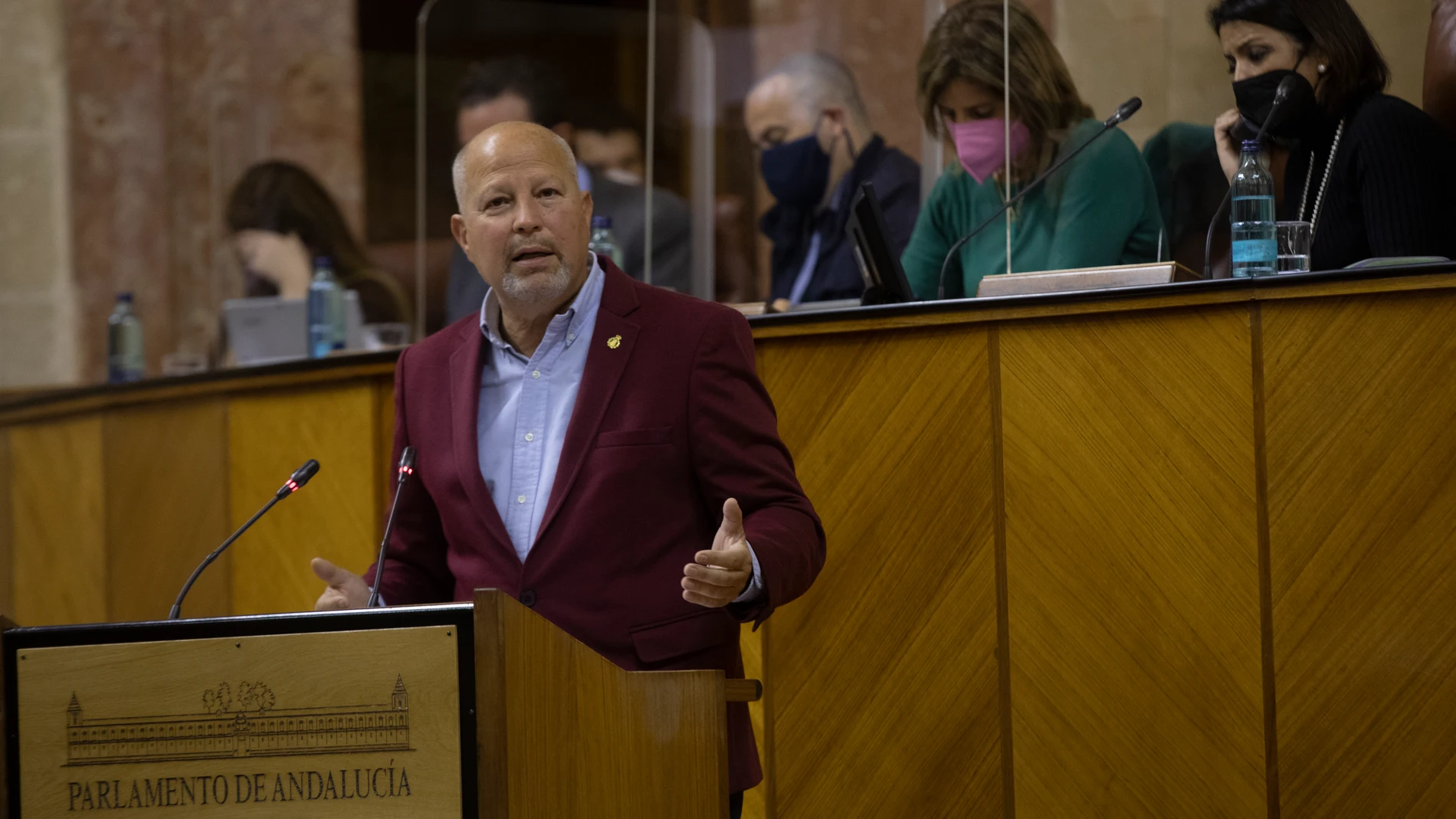El consejero de Educación y Deporte, Javier Imbroda, durante su intervención ayer en la primera jornada del Pleno del Parlamento andaluz