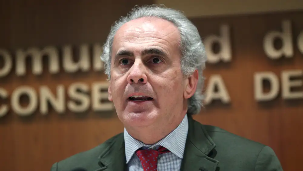 MADRID, 10/03/2021.- El consejero de Sanidad de la Comunidad de Madrid, Enrique Ruiz Escudero, ofrece una rueda de prensa este miércoles en Madrid. EFE/ Rodrigo Jiménez
