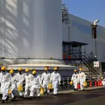 Trabajadores de la central de Fukushima Daiichi a principios del mes de marzo, continúan con los trabajos de desmantelamiento de la planta