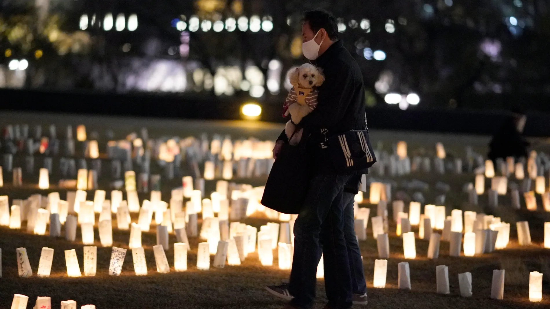 Tokyo (Japan), 10/03/2021.- A visitor walks through paper lanterns lit for the victims of the 2011 Great East Japan Earthquake in Tokyo, Japan, 10 March 2021, on the eve of the 10th anniversary of the devastating earthquake and tsunami. More than 2000 candles with messages are displayed until 11 March 2021 to mark the 10th anniversary of the Great East Japan Earthquake. (Terremoto/sismo, Japón, Tokio) EFE/EPA/FRANCK ROBICHON