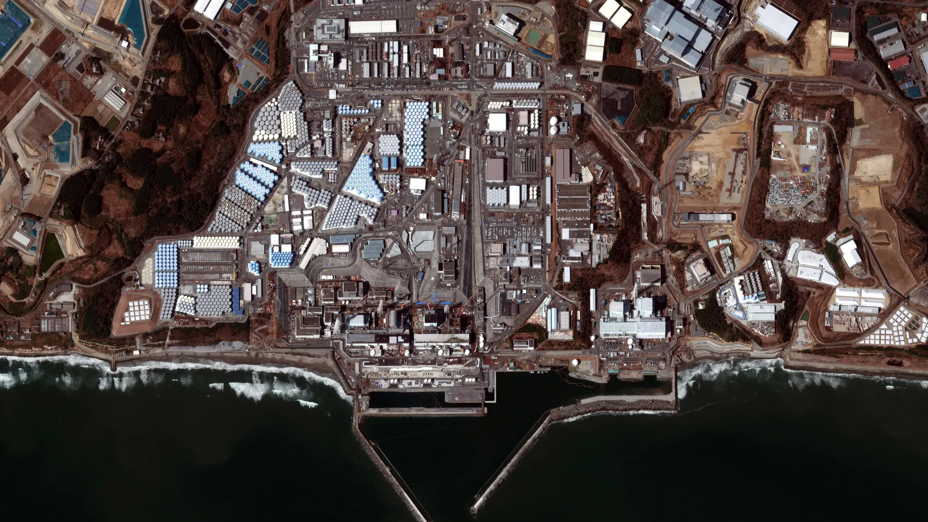 Una imagen de satélite de la central nuclear de Fukushima que sufrió los efectos de un tsunami en 2011