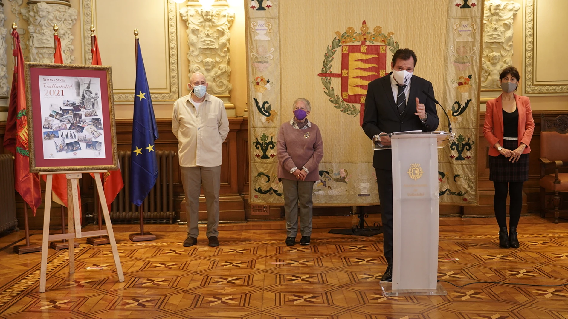 El alcalde de Valladolid, Óscar Puente, anuncia, junto a la concejala de Cultura y Turismo de Valladolid, Ana Redondo, el cartel y la pregonera de la Semana Santa 2021