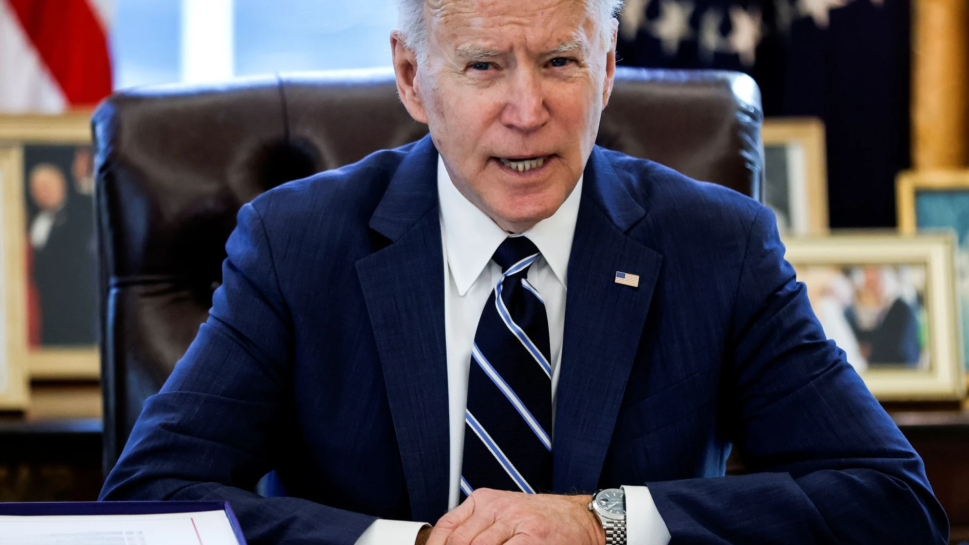 Joe Biden con un reloj durante una comparecencia en el Despacho Oval